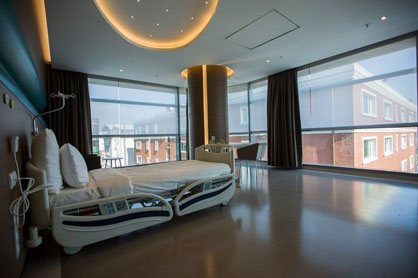 cosmedica_mejor_clinica_microfue_ instalaciones confortables en clínica para trasplante capilar en Turquía